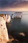 Old Harry Rocks au lever du soleil, Studland, Côte Jurassique, patrimoine mondial de l'UNESCO, Dorset, Angleterre, Royaume-Uni, Europe