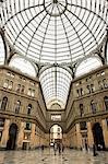 Faible angle Découvre de l'intérieur de la Galerie Umberto I, Naples, Campanie, Italie, Europe