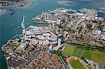 Luftaufnahme der Spinnaker Tower und Gunwharf Quays, Portsmouth, Hampshire, England, Vereinigtes Königreich, Europa