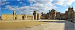 Panoramique de la grande cour du Palais de Blenheim, Site du patrimoine mondial de l'UNESCO, Woodstock, Oxfordshire, Angleterre, Royaume-Uni, Europe