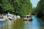 Navigation on the Canal du Midi between Carcassone and Beziers, UNESCO World Heritage Site, Aude, Languedoc Roussillon, France, Europe