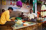 Blumen zu verkaufen, Devaraja Market, Mysore, Karnataka, Indien, Asien