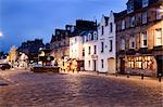 Rue du marché au crépuscule, St Andrews, Fife, Écosse