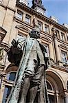 Statue von John Harrison in City Square, Leeds, West Yorkshire, Yorkshire, England, Vereinigtes Königreich, Europa