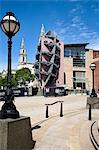 In Richtung Millennium Square aus Leeds City Museum Schritte, Leeds, West Yorkshire, Yorkshire, England, Vereinigtes Königreich, Europa
