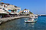 Cafés sur le port, Kokkari, Samos, îles de l'Égée, Grèce