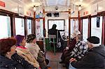 Passagiere in Elevador (Standseilbahn) tun, Gloria, Bairro Alto, Lissabon, Portugal, Europa