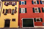 Gros plan du coloré bâtiments, Bardolino, Province de Vérone, Vénétie, Italie