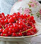 A bowl of redcurrants