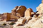 les premiers monuments sur la route de petra Jordanie