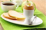 gesundes Frühstück mit Eiern und toast