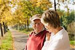 Mature femme avec le père Senior en automne, Lampertheim, Hesse, Allemagne