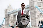 Portrait des afrikanischen amerikanischen Geschäftsmann in London
