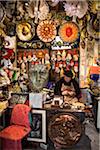 Fabricant de masques en boutique, Florence, Toscane, Italie