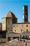 Sonnenuntergang in die kleine Stadt von Volterra in der Toskana