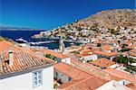 Vue d'ensemble de la belle île d'Hydra, Grèce, montrant sa principale ville et le port