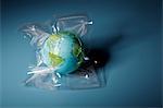 Globe shrink enveloppé dans du plastique