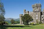 Wray château sur le rives du lac Windermere, une maison de vacances de Beatrix Potter, le célèbre auteur d'histoires pour enfants, Parc National de Lake District, Cumbria, Angleterre, Royaume-Uni, Europe