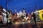 Scène de rue à la nuit, Olinda, Pernambuco, au Brésil, en Amérique du Sud