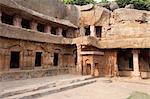 Ranigumpha, Höhle Nummer 1 von Udayagiri Höhlen, kunstvoll geschnitzten, einst als Treffpunkt für Jain Mönche, Bhubaneshwar, Orissa, Indien, Asien