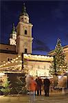 Weihnachtsmarkt und Salzburger Dom, UNESCO-Weltkulturerbe, Salzburg, Österreich, Europa