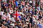 Foule de spectateurs britanniques avec Union drapeaux dans une sports arena, Londres, Royaume-Uni, Europe