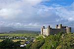 Château de Harlech au soleil d'été, patrimoine mondial de l'UNESCO, Gwynedd, pays de Galles, Royaume-Uni, Europe