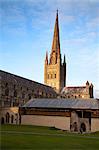 Letzte Licht auf dem Turm an der Kathedrale von Norwich, Norwich, Norfolk, England, Vereinigtes Königreich, Europa