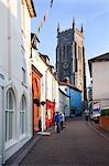 High Street et l'église de Saint Pierre et Saint Paul, Cromer, Norfolk, Angleterre, Royaume-Uni, Europe