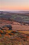 La vue de la Chinkwell Tor dans le Parc National de Dartmoor, Devon, Angleterre, Royaume-Uni, Europe