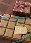 Barre de chocolat et une boîte-cadeau