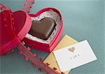 Chocolat en forme de cœur et une carte message