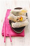 Spring rolls with turkey, mango, red onions and herbs