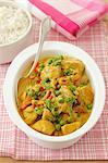 Chicken curry with peas and peppers with a side of rice