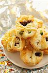 Puff pastries filled with peas, dried tomatoes and feta cheese