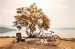 Croatia, Dalmatia, Picnic at the seaside, bike in foreground