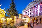 Council House and Christmas Market stalls in the Market Square, Nottingham, Nottinghamshire, England, United Kingdom, Europe