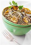 Wholemeal spaghetti with littleneck clams