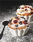 Small blackberry and raspberry cakes