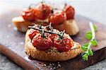 Crostini with roasted tomatoes
