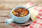 Chili con carne with a tortilla