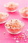 Himalaya salt in small glass bowls