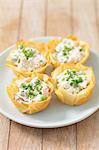 Filo pastry tartlets with ham, green peas and mayo salad