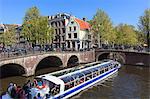 Tourist boat crossing the Keizersgracht Canal, Amsterdam, Netherlands, Europe