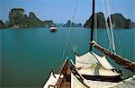 Sailing boat in Ha-Long Bay, UNESCO World Heritage Site, Vietnam, Indochina, Southeast Asia, Asia