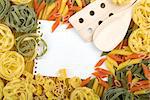 Note paper on various Italian pasta background