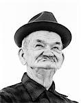 1970s PORTRAIT ELDERLY WRINKLED MAN WEARING FUNNY TOOTHLESS SMILE FACIAL EXPRESSION