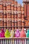 Women in bright saris in front of the Hawa Mahal (Palace of the Winds), built in 1799, Jaipur, Rajasthan, India, Asia