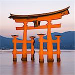 The famous vermillion coloured floating torii gate, Itsuku-shima Shrine, UNESCO World Heritage Site, Miyajima, Honshu, Japan, Asia