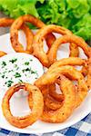 Delicious onion rings with sour cream sauce